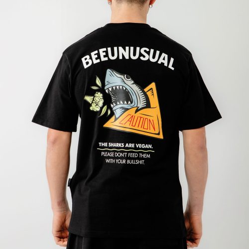 Bee Unusual ”The Sharks Are Vegan” Relaxed T-shirt Black