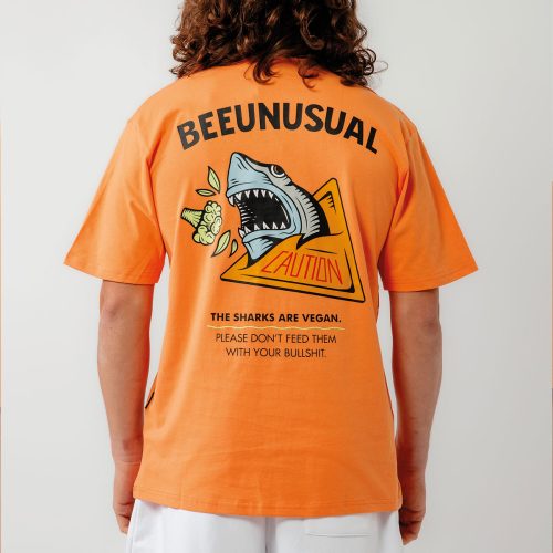 Bee Unusual ”The Sharks Are Vegan” Relaxed T-shirt Tangerine